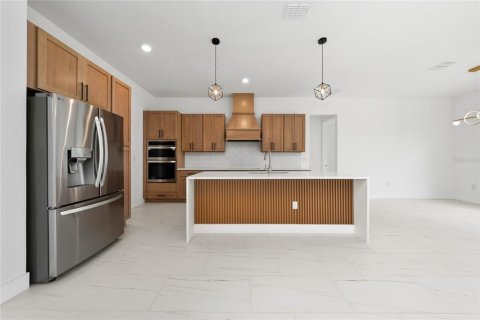 House in Orlando, Florida 5 bedrooms, 245.26 sq.m. № 2124253 - photo 4