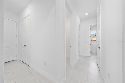 House in Orlando, Florida 5 bedrooms, 245.26 sq.m. № 2124253 - photo 30