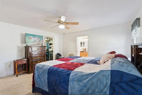 House in Haines City, Florida 3 bedrooms, 207.45 sq.m. № 2142120 - photo 18