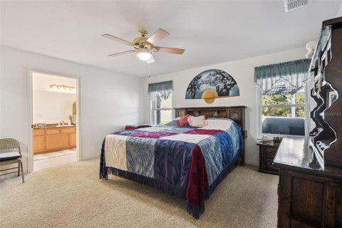 House in Haines City, Florida 3 bedrooms, 207.45 sq.m. № 2142120 - photo 17