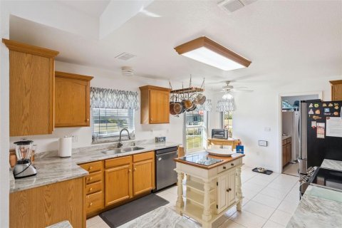 House in Haines City, Florida 3 bedrooms, 207.45 sq.m. № 2142120 - photo 11