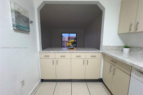 Copropriété à vendre à Hialeah, Floride: 2 chambres, 91.04 m2 № 2385025 - photo 3