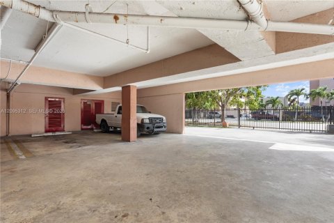 Copropriété à vendre à Hialeah, Floride: 2 chambres, 91.04 m2 № 2385025 - photo 16