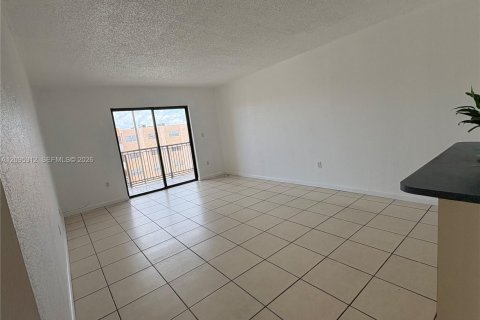 Copropriété à vendre à Hialeah, Floride: 2 chambres, 91.04 m2 № 2385025 - photo 6