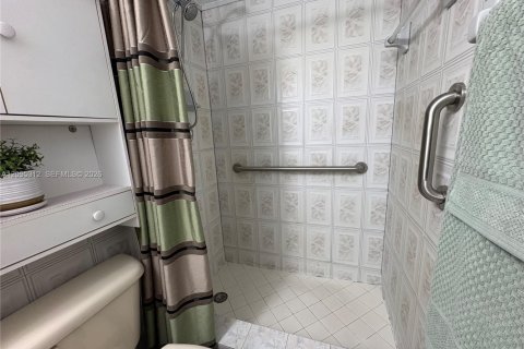 Copropriété à vendre à Hialeah, Floride: 2 chambres, 91.04 m2 № 2385025 - photo 13