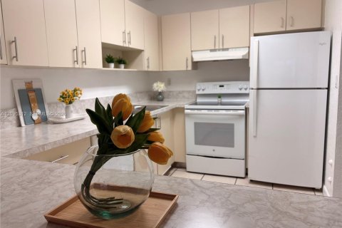 Condo à Hialeah, Floride, 2 chambres  № 2385025
