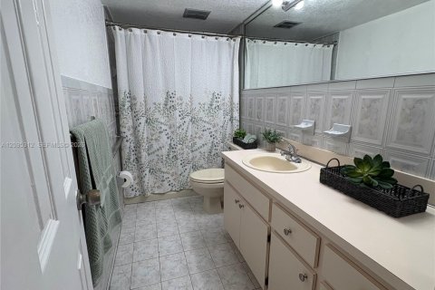 Copropriété à vendre à Hialeah, Floride: 2 chambres, 91.04 m2 № 2385025 - photo 8