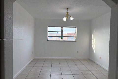 Copropriété à vendre à Hialeah, Floride: 2 chambres, 91.04 m2 № 2385025 - photo 9