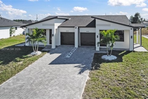 Propiedad comercial en venta en Lehigh Acres, Florida, 225.94 m2 № 2051805 - foto 2