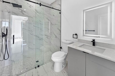 Propiedad comercial en venta en Lehigh Acres, Florida, 225.94 m2 № 2051805 - foto 12