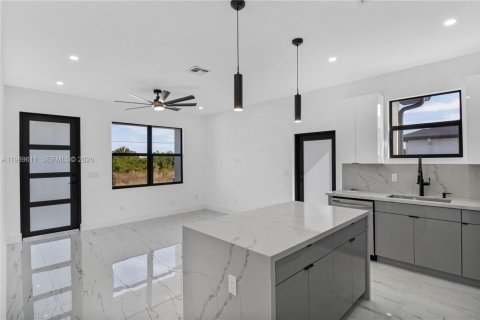 Propiedad comercial en venta en Lehigh Acres, Florida, 225.94 m2 № 2051805 - foto 5