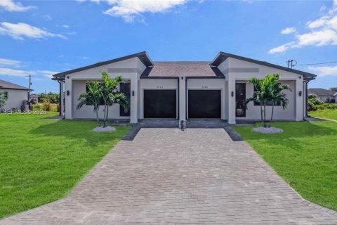 Propiedad comercial en venta en Lehigh Acres, Florida, 225.94 m2 № 2051805 - foto 1