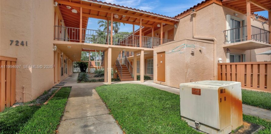 Condo à Miami Lakes, Floride, 1 chambre  № 2056333