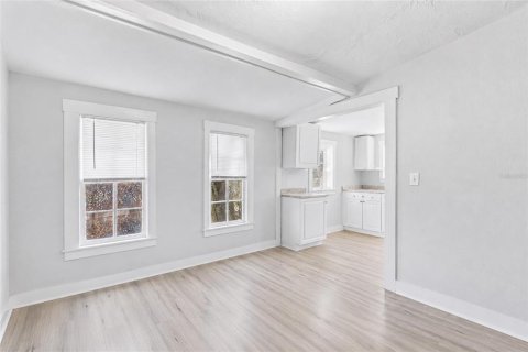 Commercial property in Tampa, Florida 4 bedrooms, 111.85 sq.m. № 2222668 - photo 25