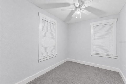 Commercial property in Tampa, Florida 4 bedrooms, 111.85 sq.m. № 2222668 - photo 24