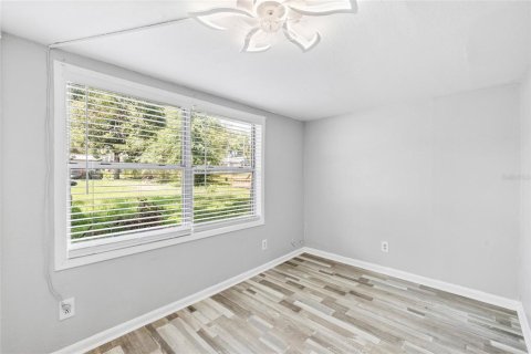 Commercial property in Tampa, Florida 4 bedrooms, 111.85 sq.m. № 2222668 - photo 16