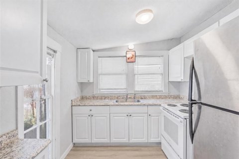Commercial property in Tampa, Florida 4 bedrooms, 111.85 sq.m. № 2222668 - photo 29