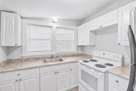 Commercial property in Tampa, Florida 4 bedrooms, 111.85 sq.m. № 2222668 - photo 23