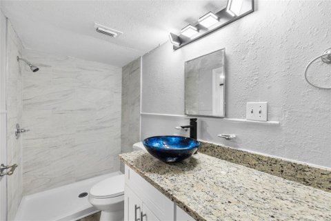 Commercial property in Tampa, Florida 4 bedrooms, 111.85 sq.m. № 2222668 - photo 15