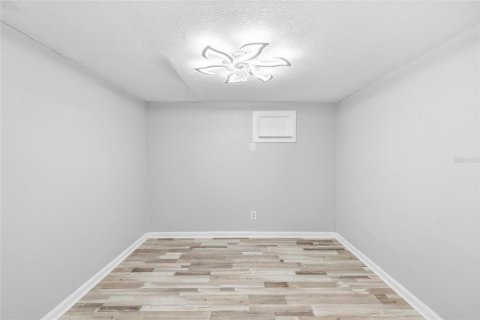 Commercial property in Tampa, Florida 4 bedrooms, 111.85 sq.m. № 2222668 - photo 12
