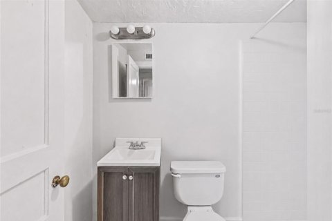 Commercial property in Tampa, Florida 4 bedrooms, 111.85 sq.m. № 2222668 - photo 26