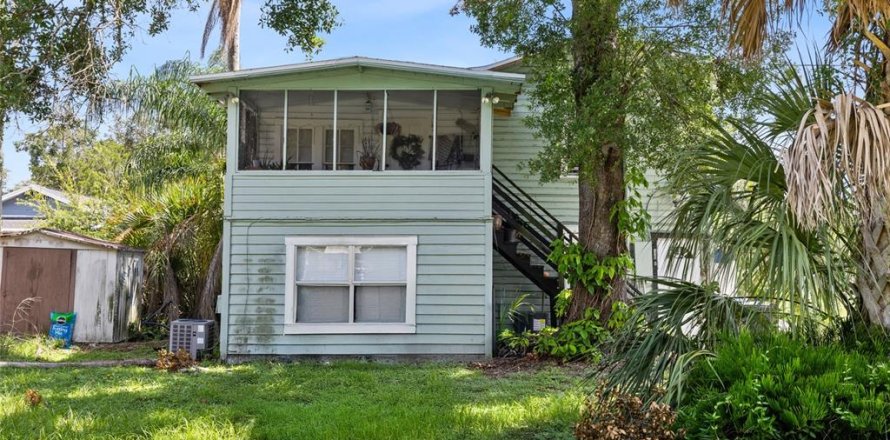 Commercial property in Tampa, Florida 4 bedrooms, 111.85 sq.m. № 2222668