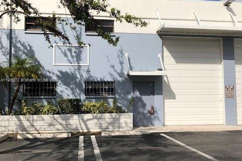 Commercial property in Miami, Florida № 1954586 - photo 2
