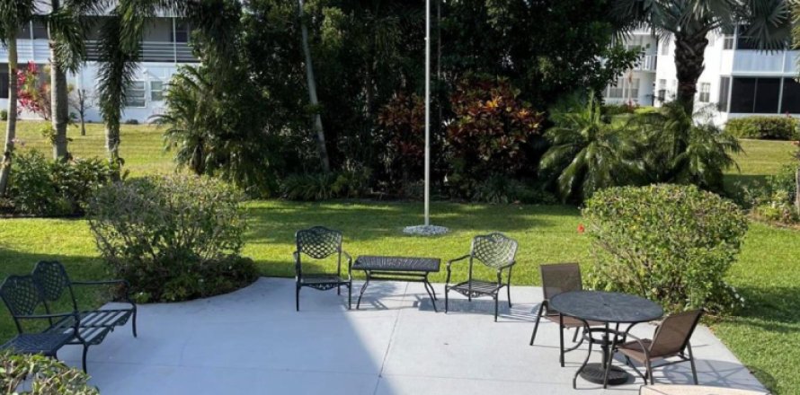 Condominio en West Palm Beach, Florida, 2 dormitorios № 1077413
