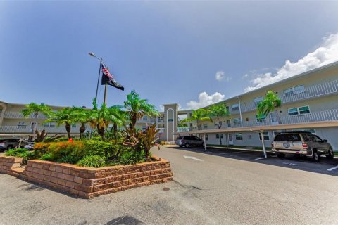 Condo in Dunedin, Florida, 2 bedrooms  № 1775102 - photo 1