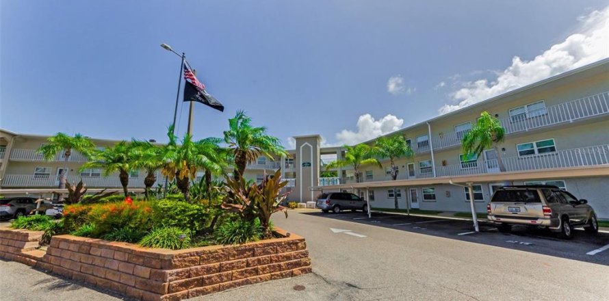 Condo in Dunedin, Florida, 2 bedrooms № 1775102