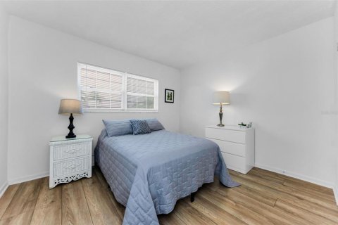 Condo in Dunedin, Florida, 2 bedrooms  № 1775102 - photo 9