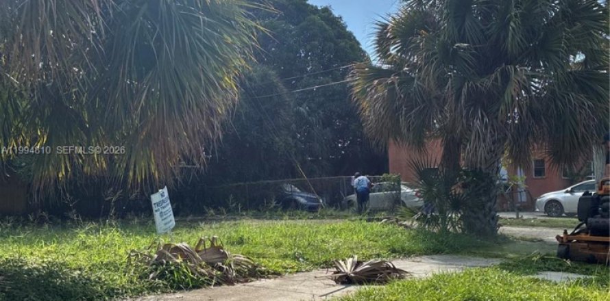 Terreno en West Palm Beach, Florida № 2062625