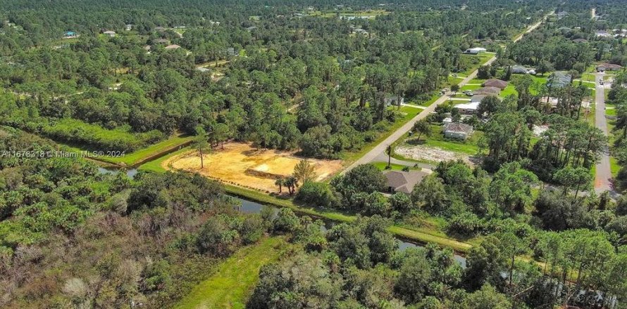 Terreno en Lehigh Acres, Florida № 2164298