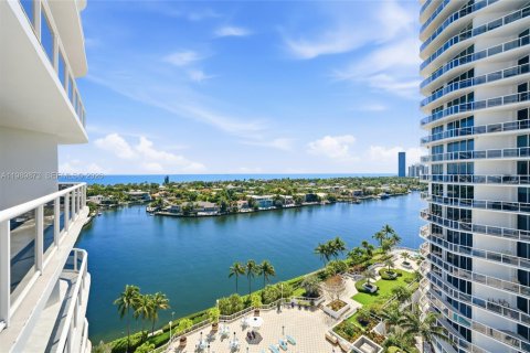 Condo in Aventura, Florida, 3 bedrooms № 2052019 - photo 12