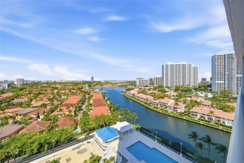 Condo in Aventura, Florida, 3 bedrooms № 2052019 - photo 10