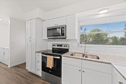 Casa en venta en Titusville, Florida, 3 dormitorios, 156.08 m2 № 2210644 - foto 4