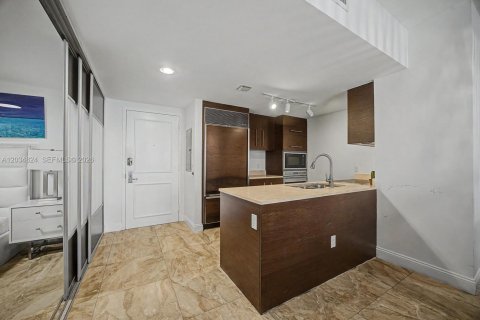 Condominio en alquiler en Miami, Florida, 2 dormitorios, 88.54 m2 № 2085586 - foto 3