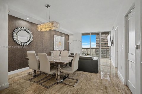 Condominio en alquiler en Miami, Florida, 2 dormitorios, 88.54 m2 № 2085586 - foto 4