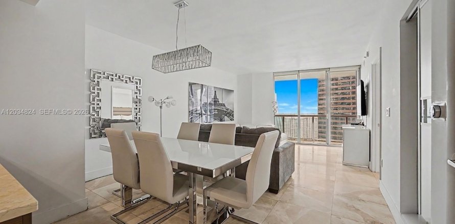 Condominio en Miami, Florida, 2 dormitorios  № 2085586