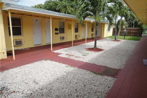 House in Hollywood, Florida 664.25 sq.m. № 2081631 - photo 7