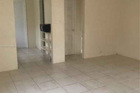 House in Hollywood, Florida 664.25 sq.m. № 2081631 - photo 3