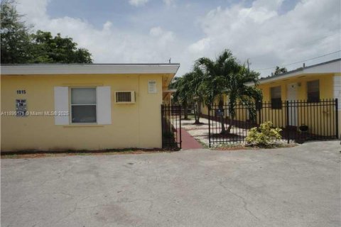 Studio in Hollywood, Florida № 2081631