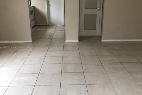 House in Hollywood, Florida 664.25 sq.m. № 2081631 - photo 4