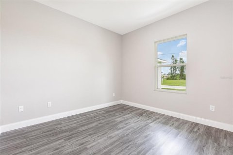 Casa en venta en Port Charlotte, Florida, 4 dormitorios, 182.18 m2 № 1824050 - foto 21