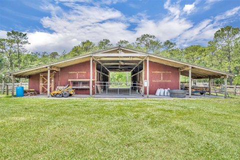 House in Eustis, Florida 4 bedrooms, 286.88 sq.m. № 1757498 - photo 18