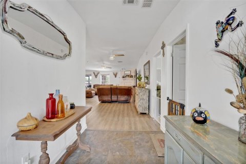 House in Eustis, Florida 4 bedrooms, 286.88 sq.m. № 1757498 - photo 8