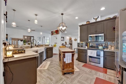 House in Eustis, Florida 4 bedrooms, 286.88 sq.m. № 1757498 - photo 13