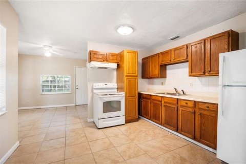 Casa en alquiler en Tampa, Florida, 2 dormitorios, 80.36 m2 № 1910454 - foto 11