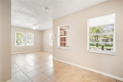 Casa en alquiler en Tampa, Florida, 2 dormitorios, 80.36 m2 № 1910454 - foto 13