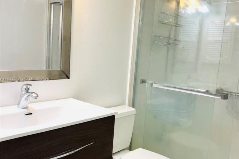 Condominio en alquiler en Pembroke Pines, Florida, 2 dormitorios, 88.54 m2 № 1993836 - foto 7